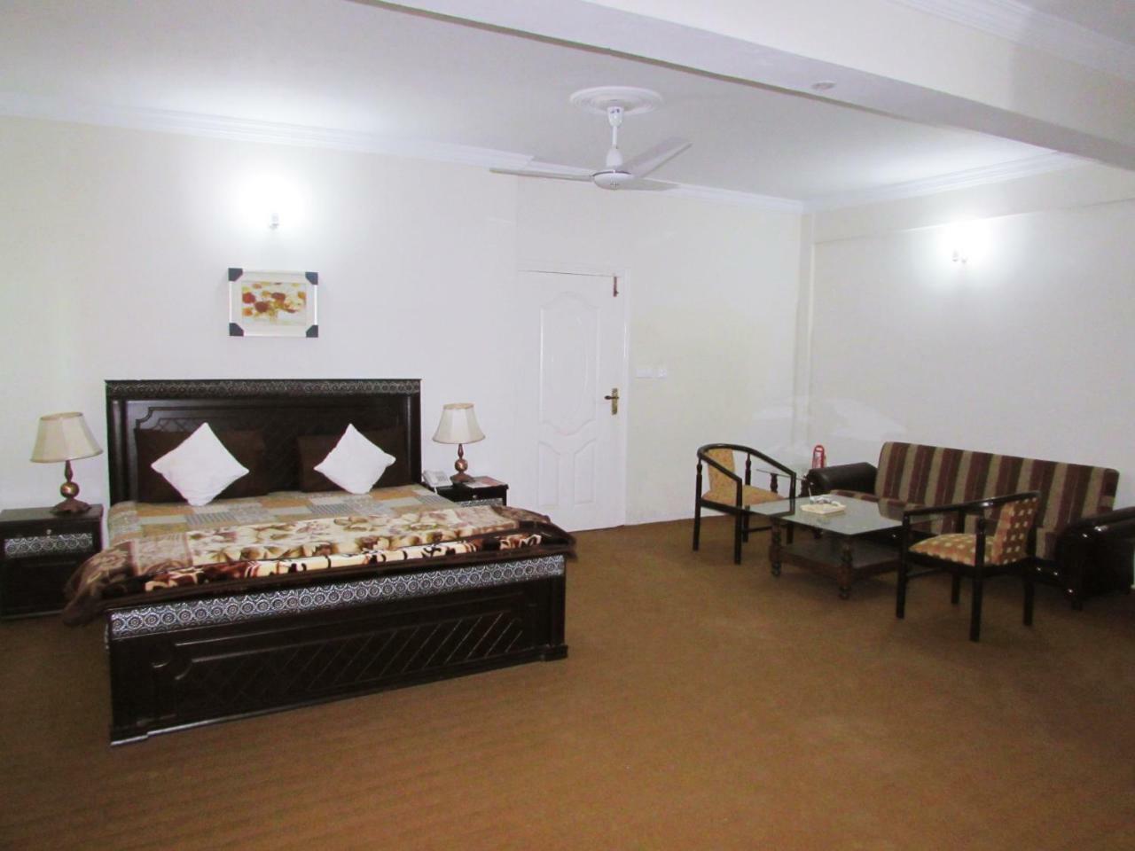 Stargaze Hotel & Apartment Abbottabad Dış mekan fotoğraf